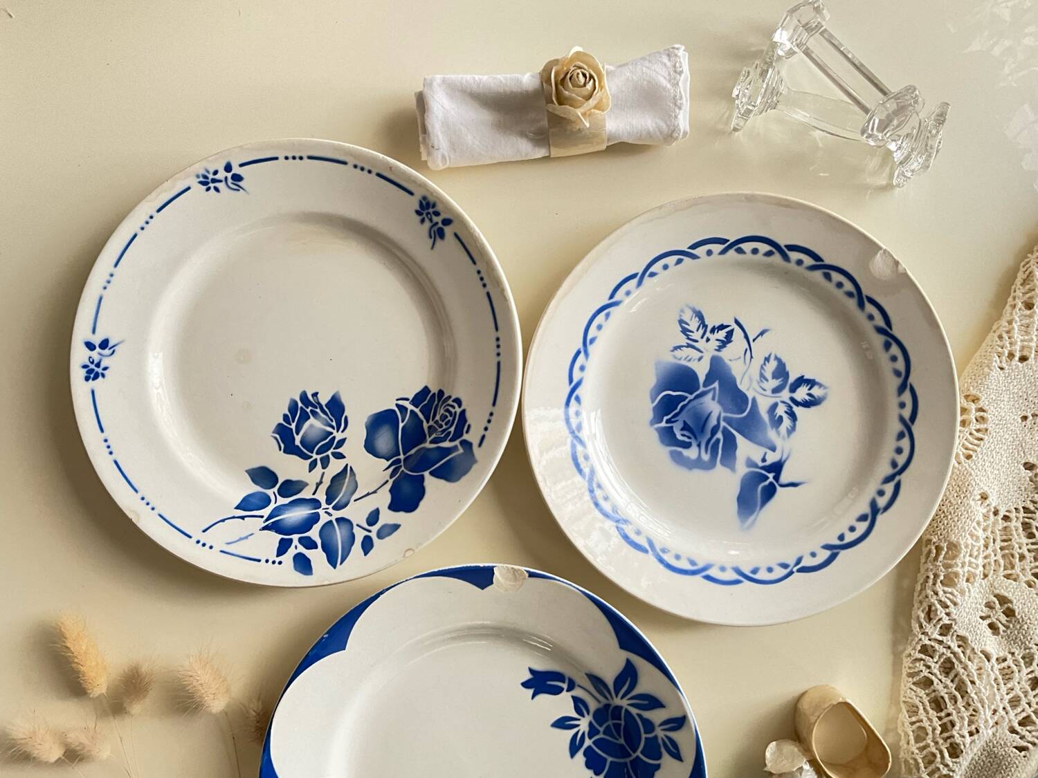 Mix and match 3 flat plates from Digoin.