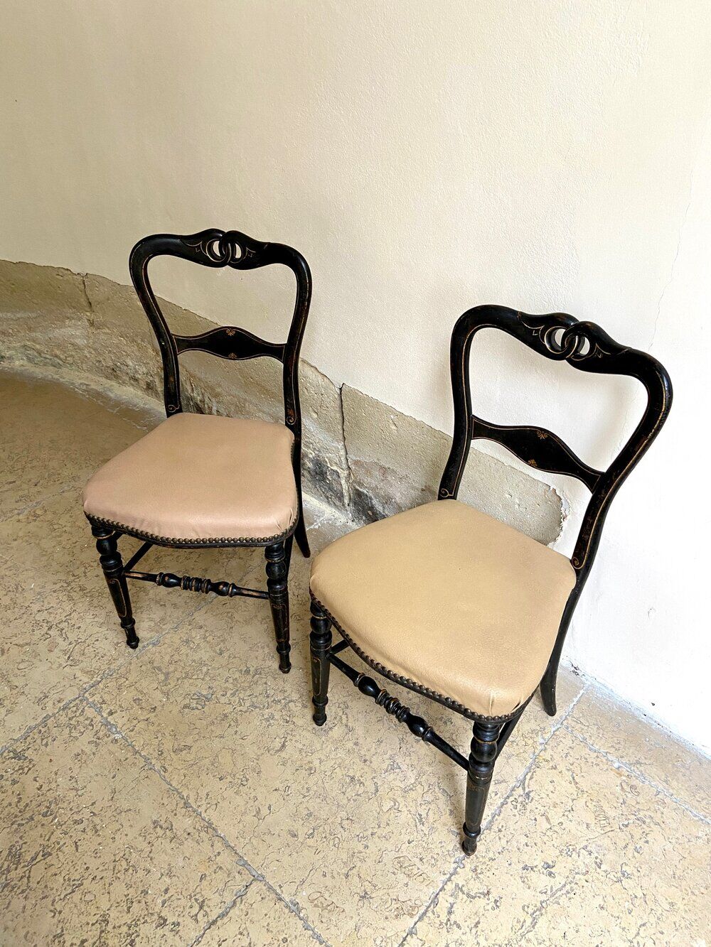 Napoleon III chair in black wood and beige skaï