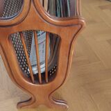 Magazine holder with tablet