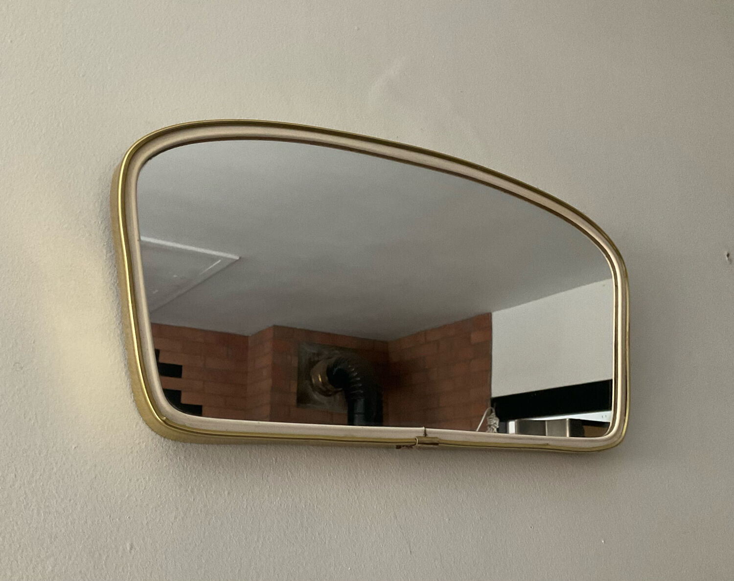 Asymmetrical mirror mirror from the 60s and 70s