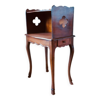 Table de toilette en noisetier style Louis XV. France fin 19è de fabrication rustique.