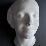 Plaster head: The drowned of the Seine
