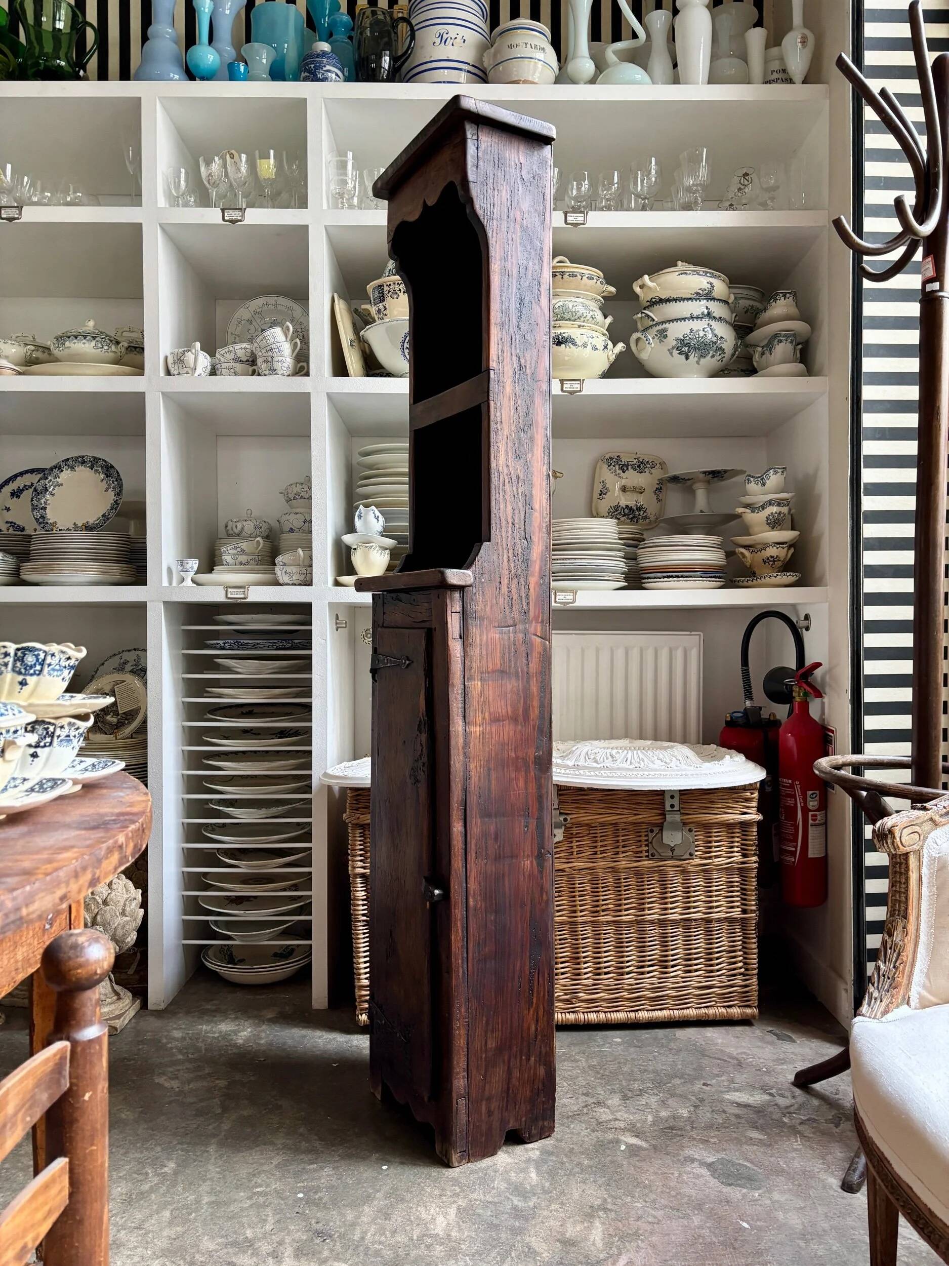 Meuble de rangement en bois foncé - XVIIIème