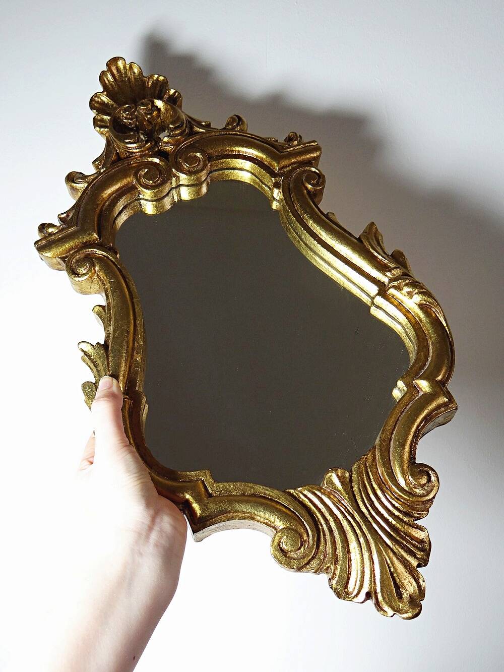 Vintage Rococo wall mirror, gold, Italy, circa 1950-1970, wood and gilded stucco.