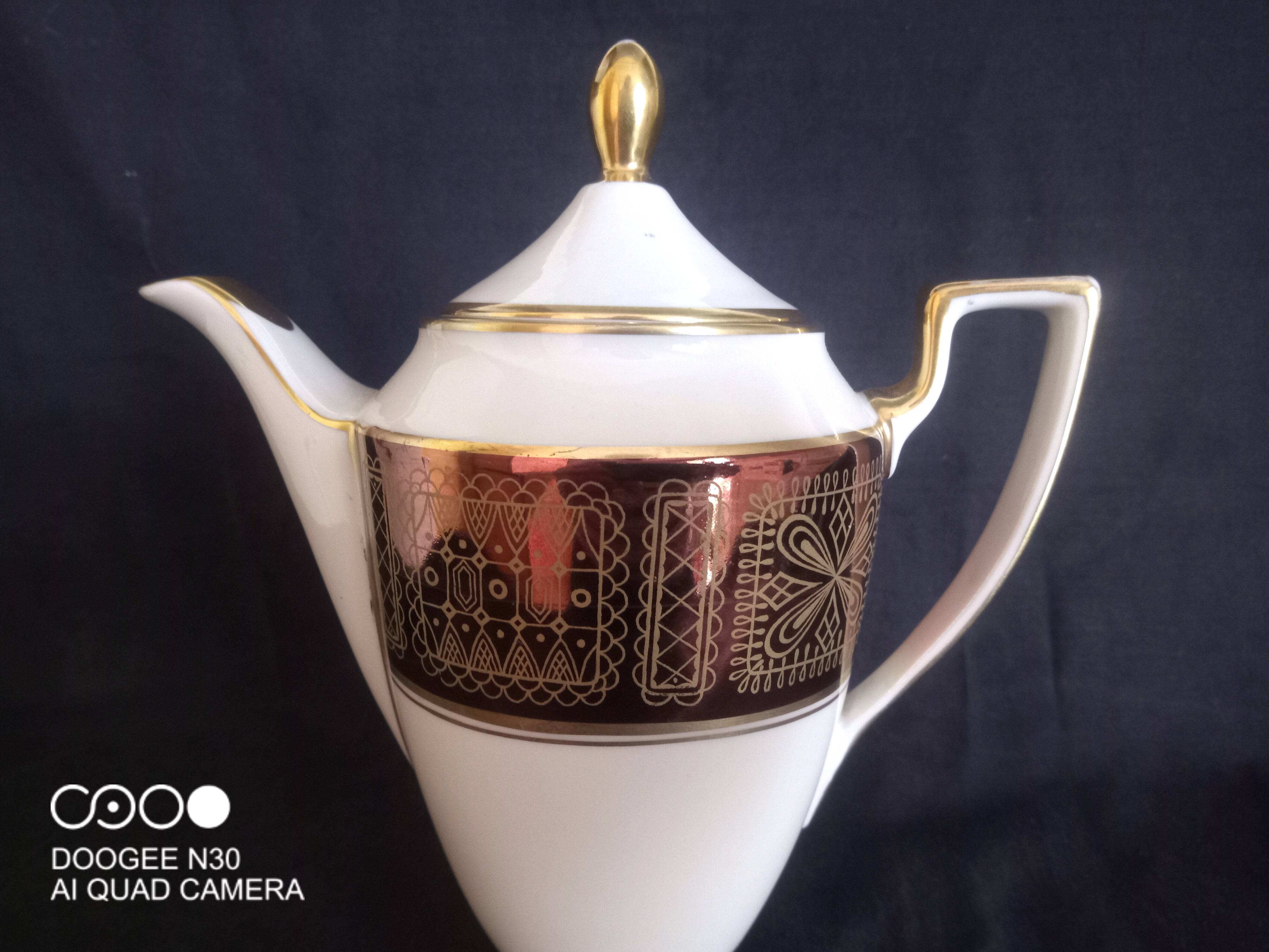 German Waldershof Bavaria porcelain coffee service, handmade decoration in 22 Carat gold