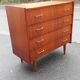 Commode vintage pieds fuseaux