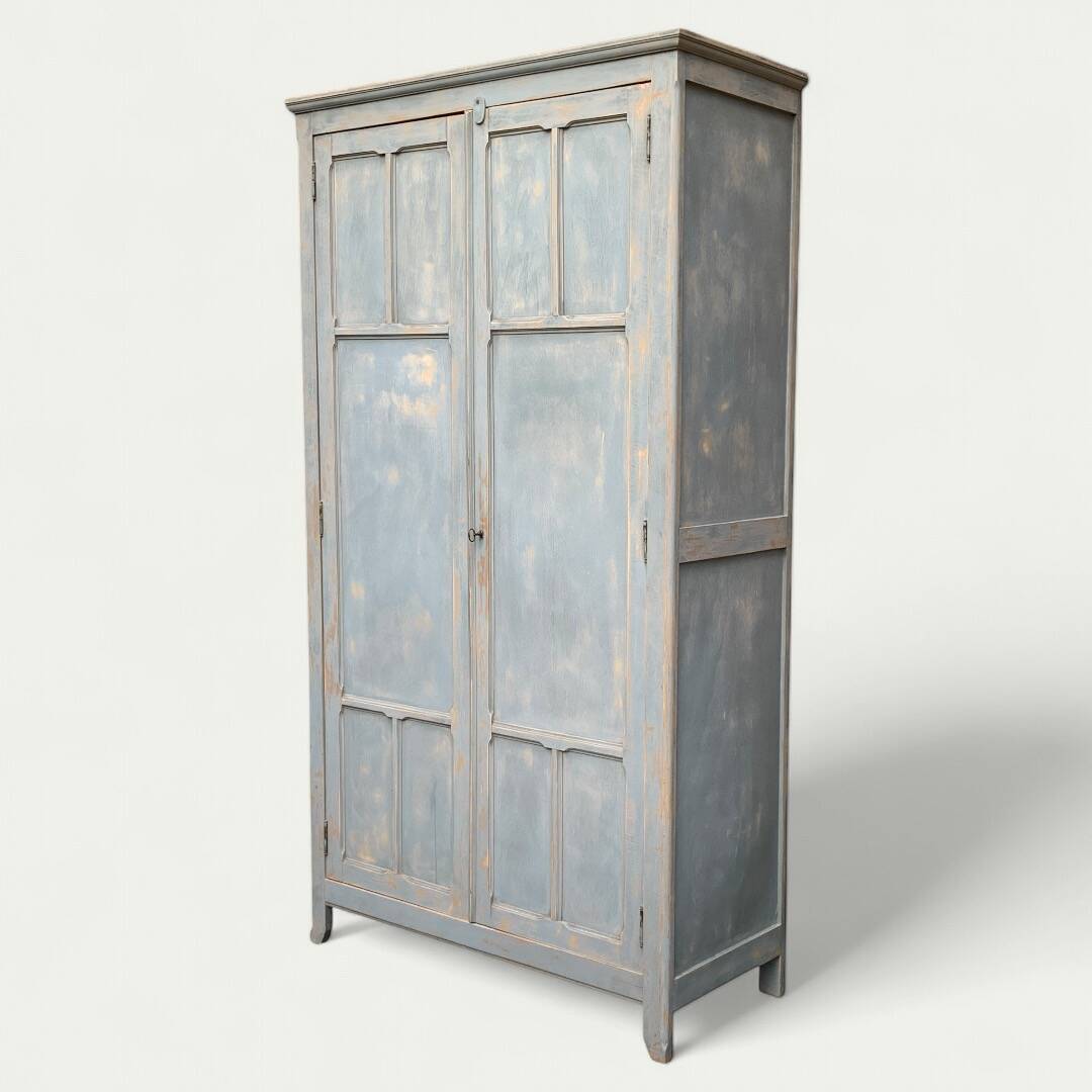 Armoire parisienne ancienne Luterma patine grise bleutée