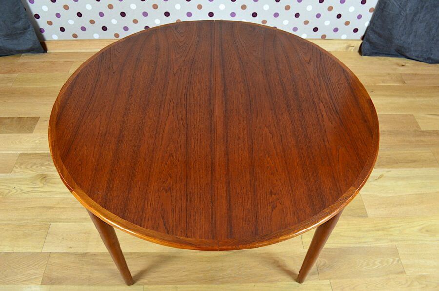 Scandinavian design round table in teak 1960