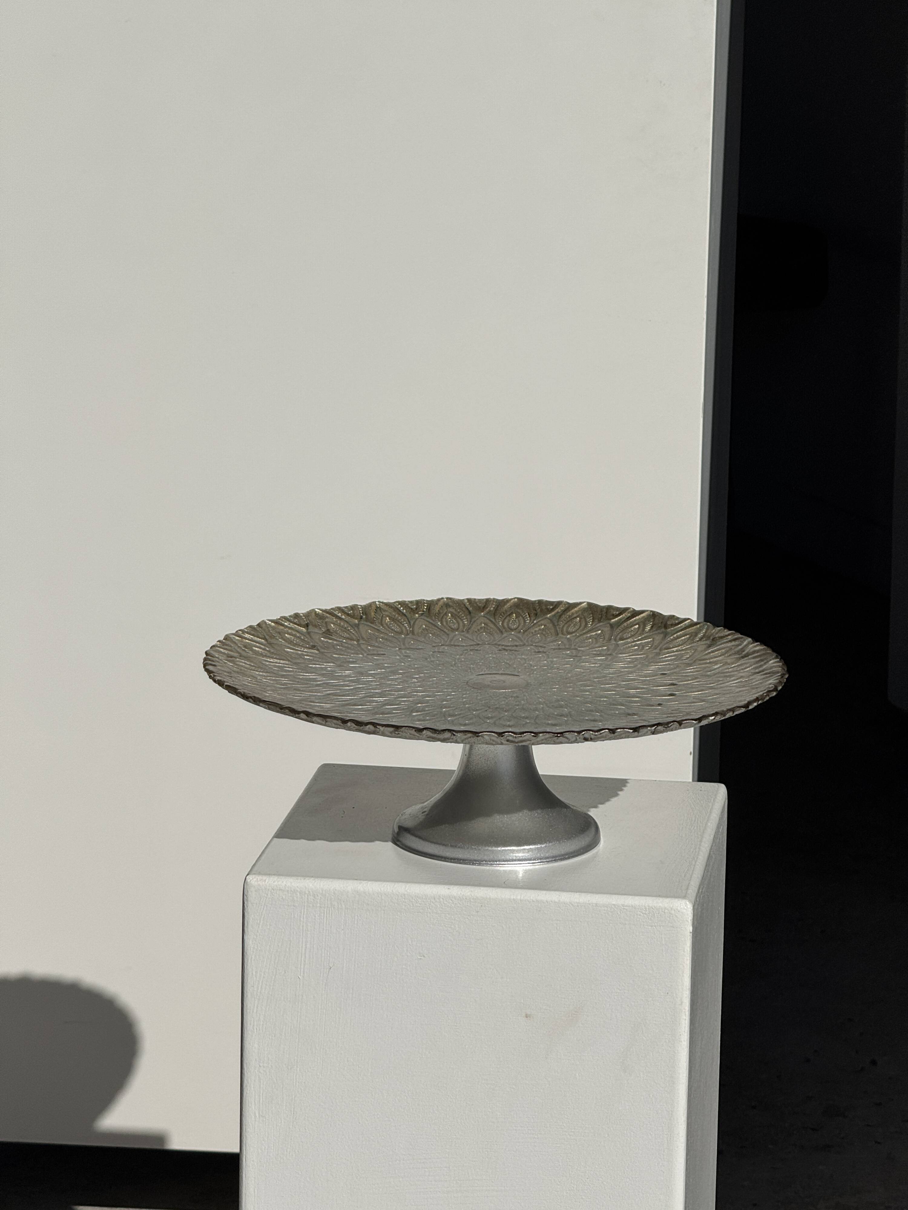 Cake stand on pedestal in glass with peacock feather effect D33 H10