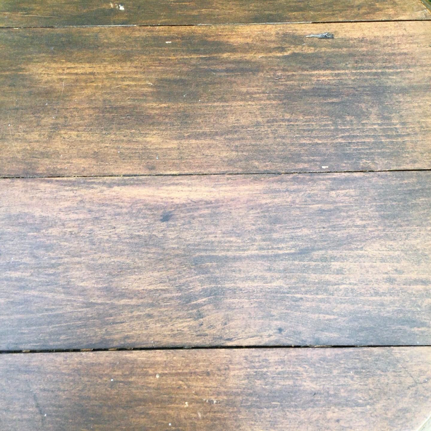 Quadripod pedestal in solid wood