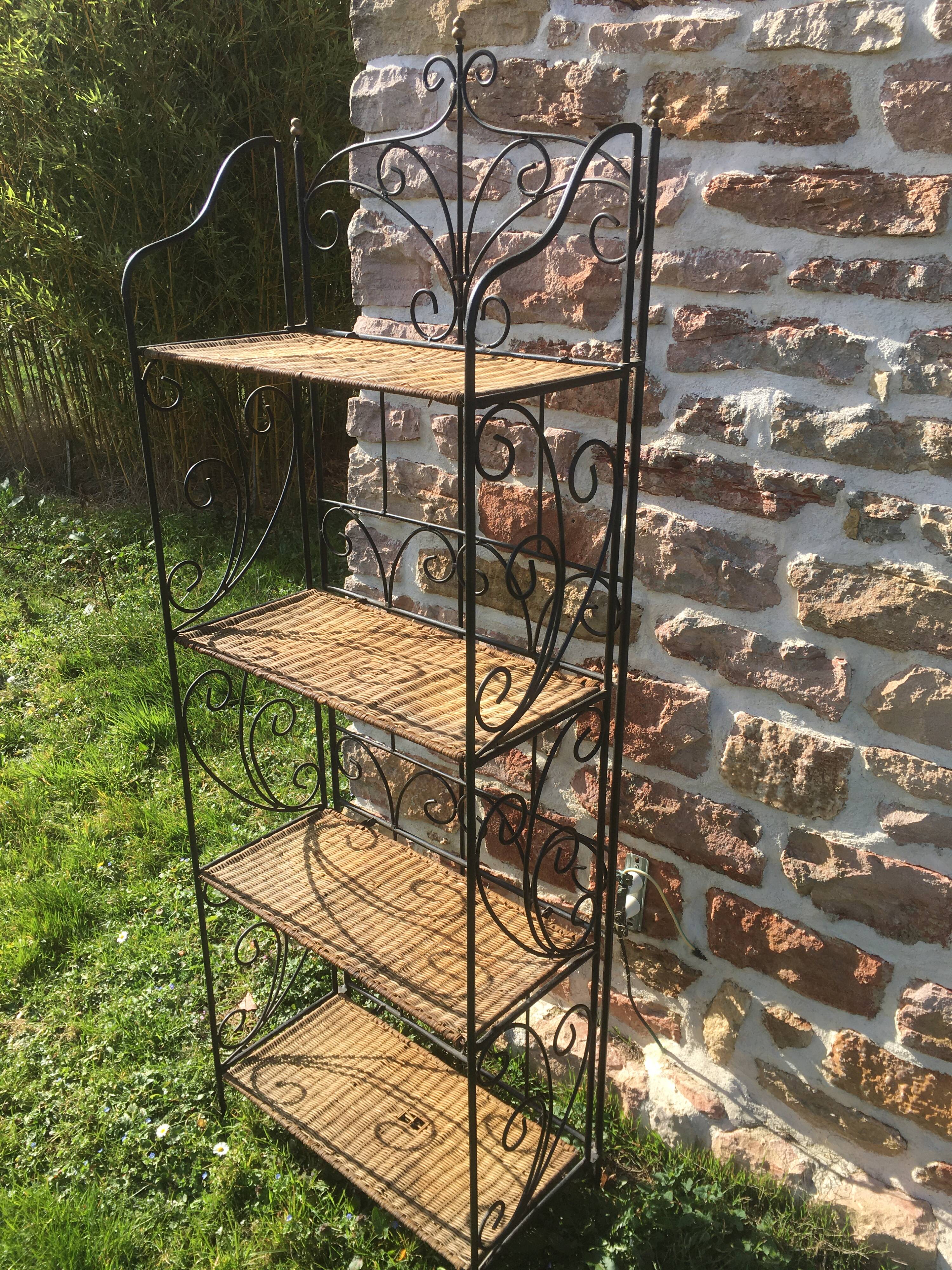 Folding bakery shelf, metal and wicker