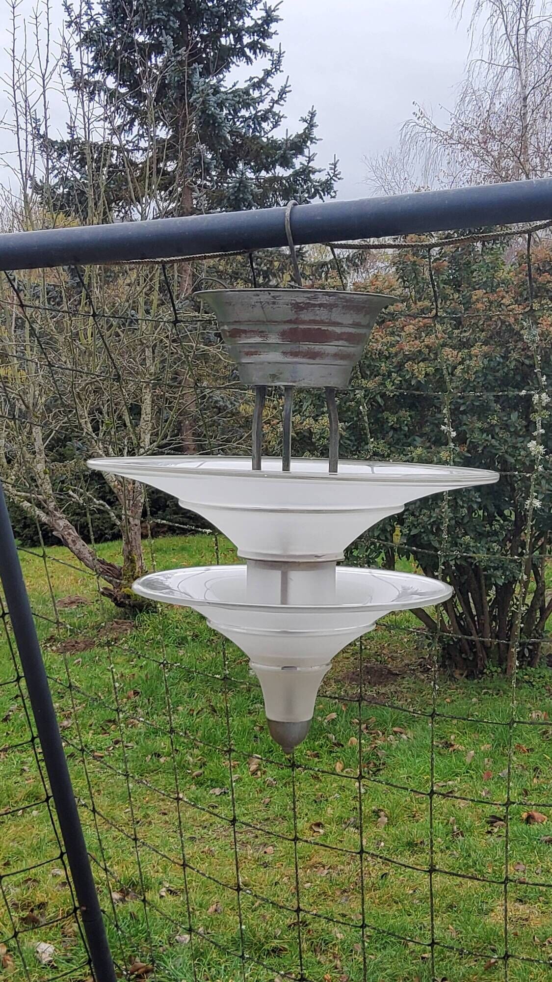 Art Deco chandelier in bronze and silvered brass double sink in opalescent glass