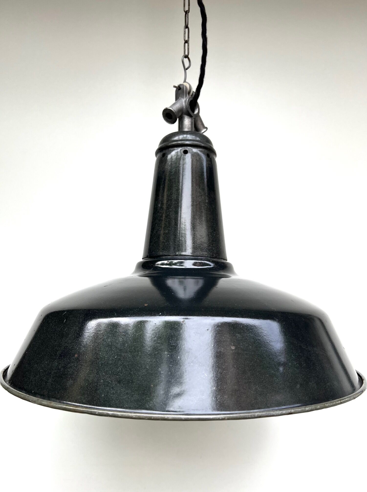 old LAMP SUSPENSION sheet metal enamelled color BLACK, white enamel inside Ø42cm