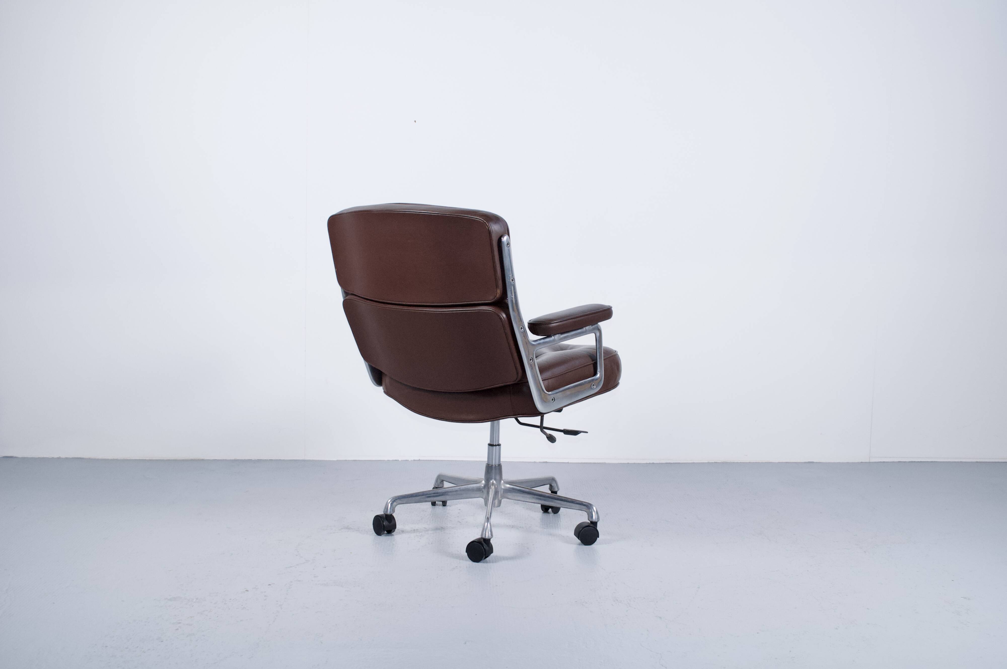 Fauteuil Lobby Chair ES 104 Eames années 70