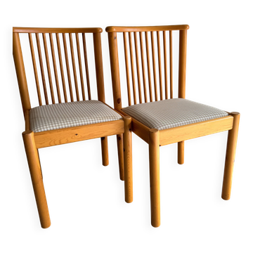 Set of 4 Scandinavian dining chairs in light wood.