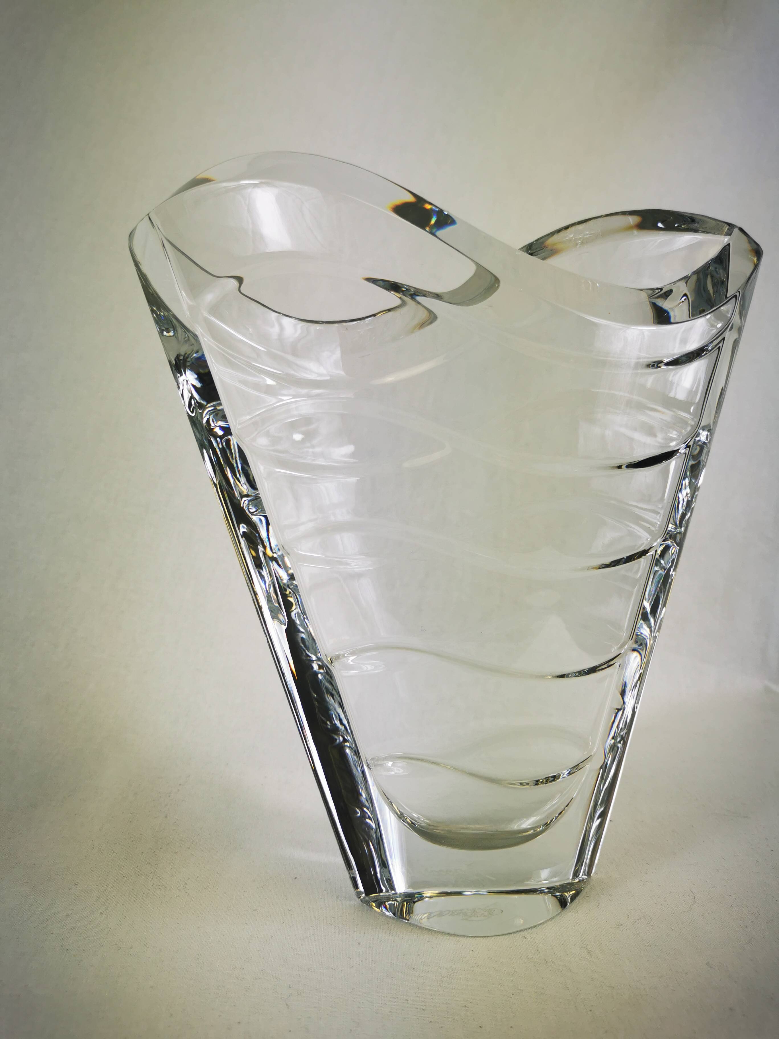Baccarat crystal vase model Wave