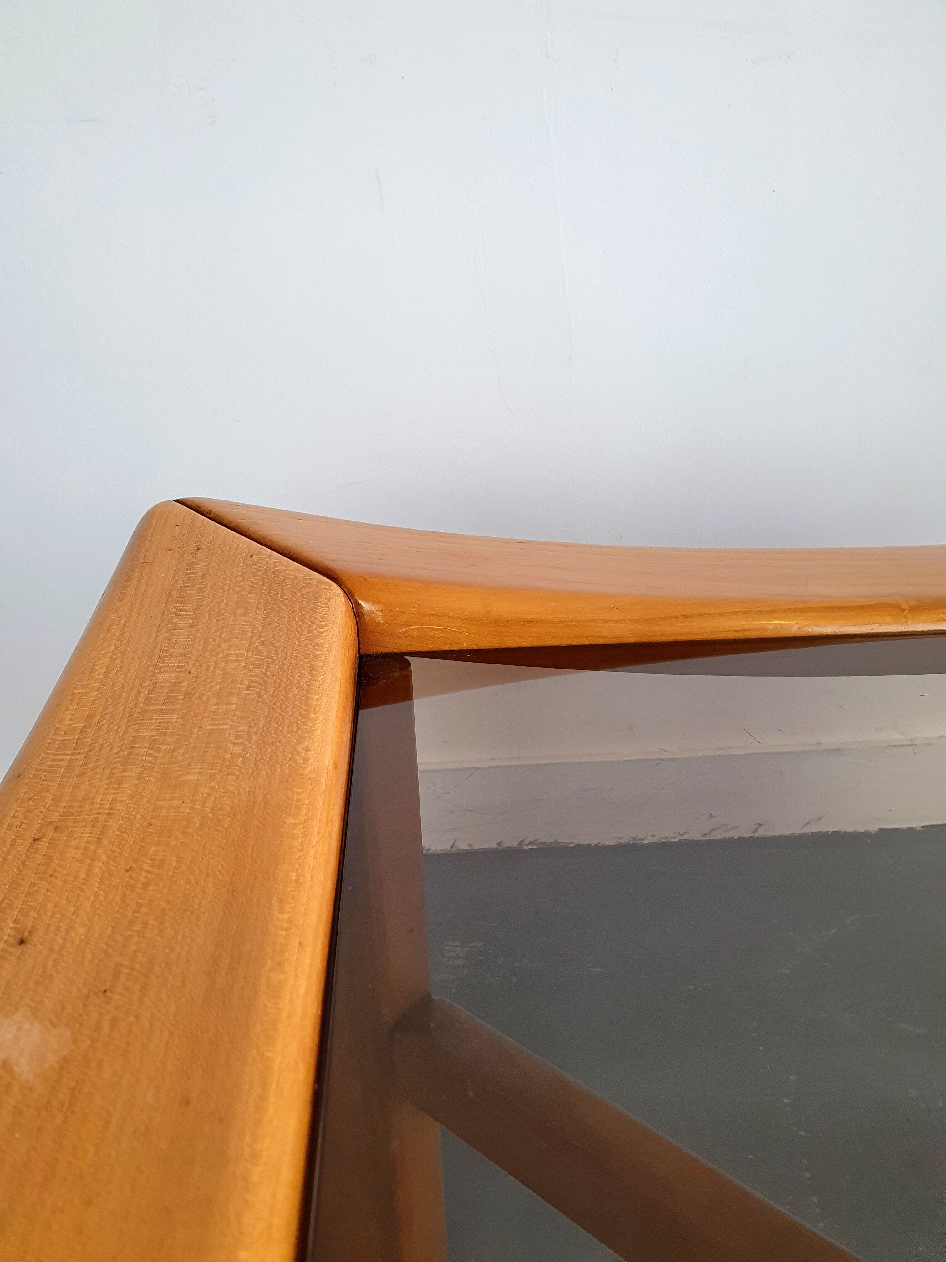 Square coffee table in wood and smoked glass