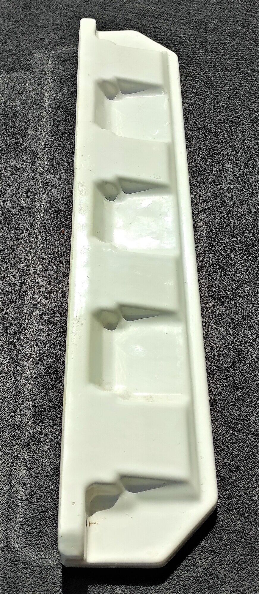 Old shelf of great length / shelf in white Art Deco porcelain