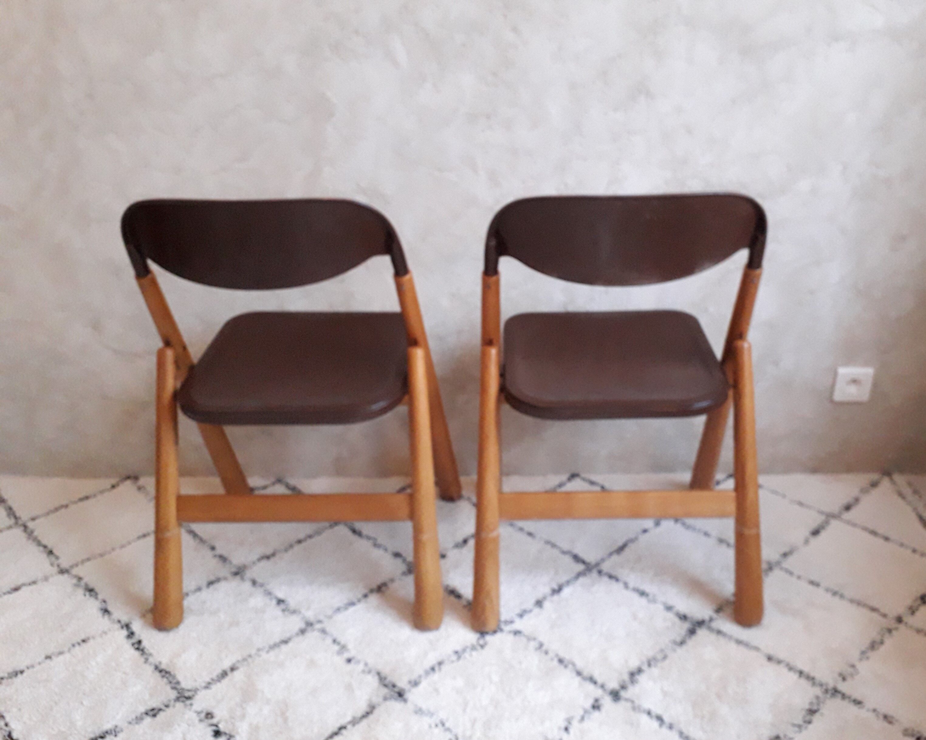 Set of two folding chairs