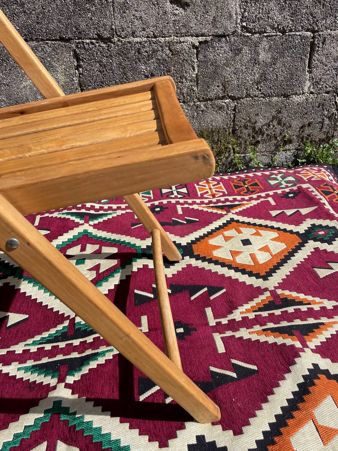 Pair of 80' folding chairs