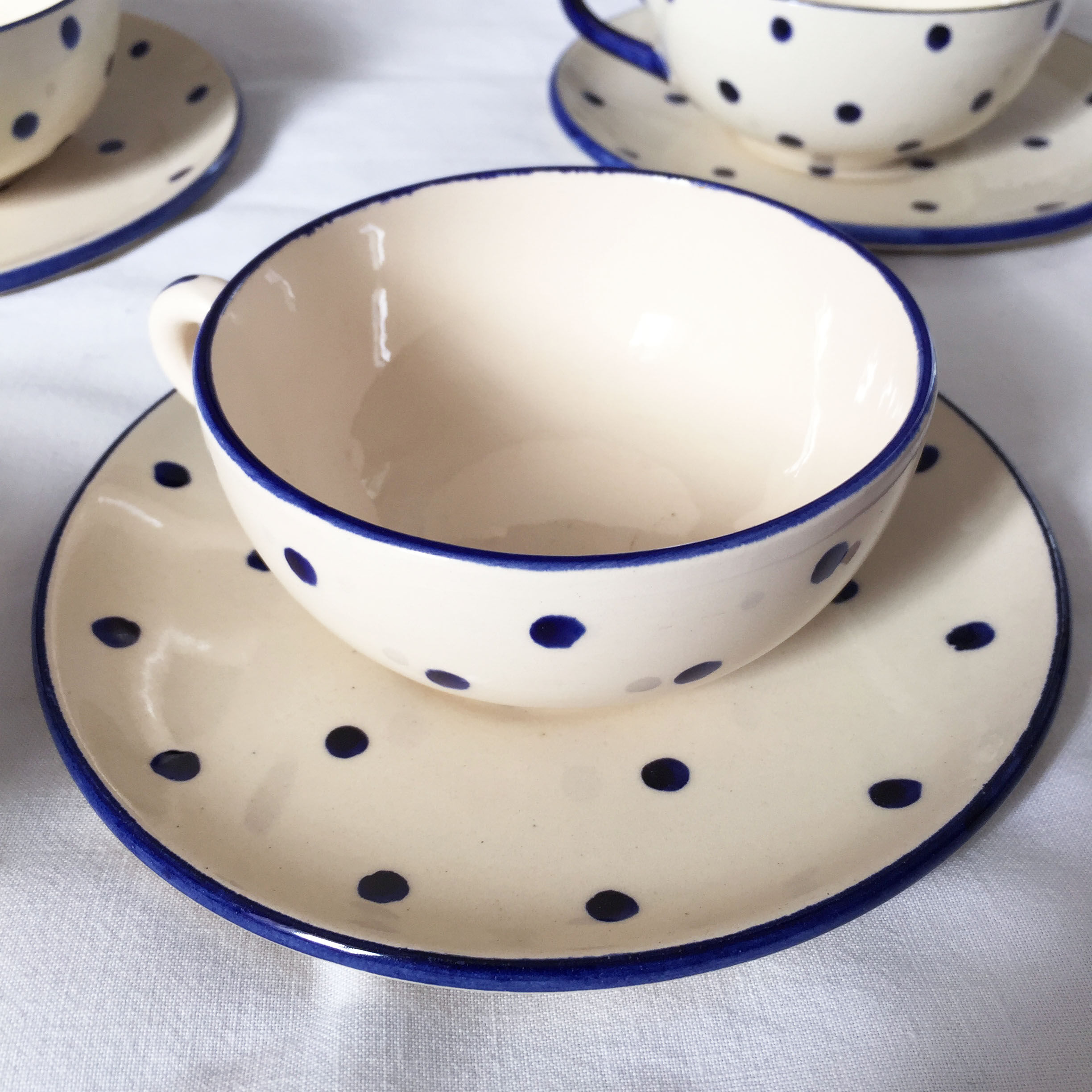 6 cups and saucers for tea or coffee St Clément