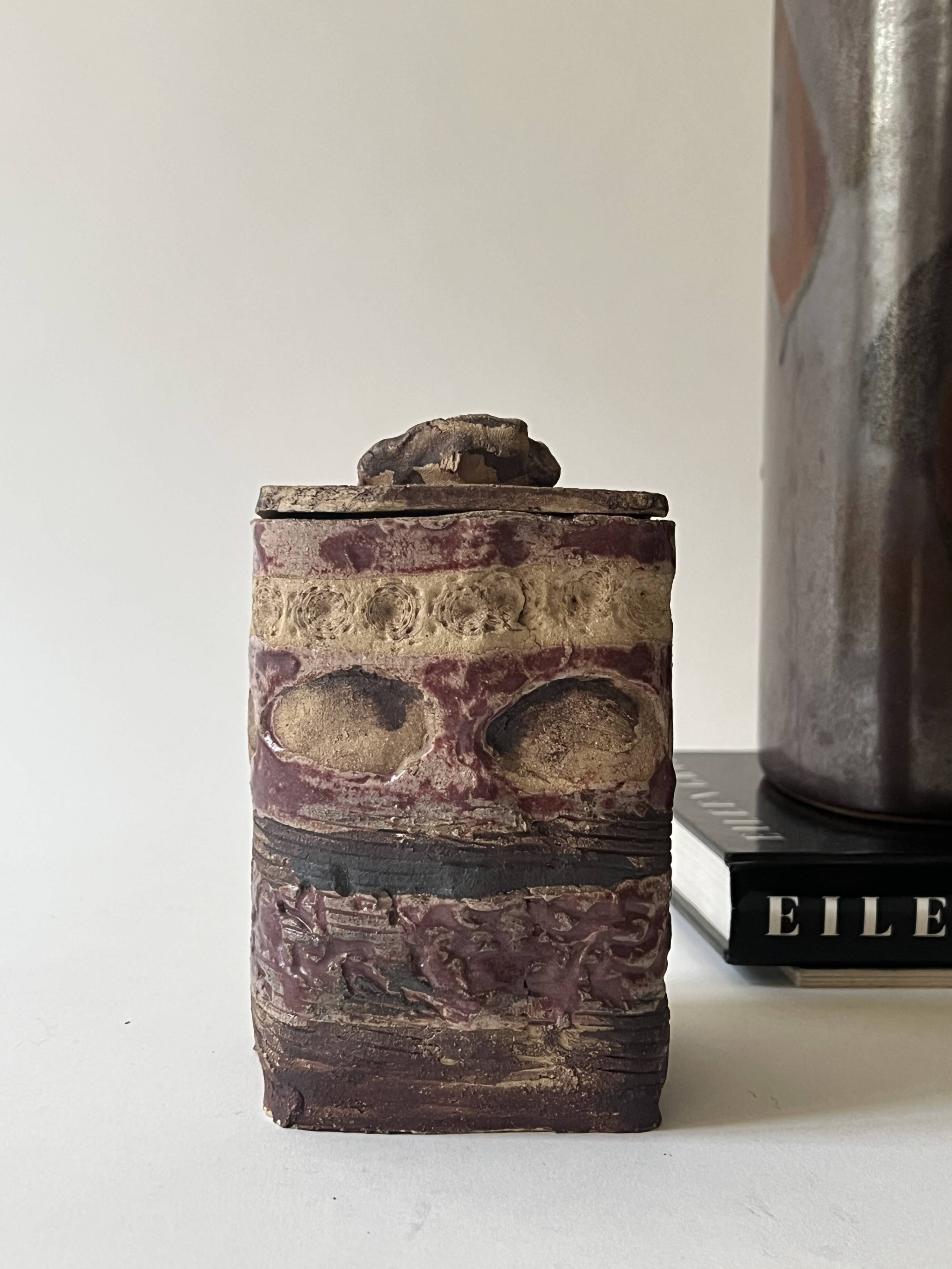 Vintage ceramic closed pocket emptier signed KS