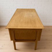 Bureau exécutif en chêne par Arne Vodder de Brouer Møbelfabrik, Danemark, années 1960.