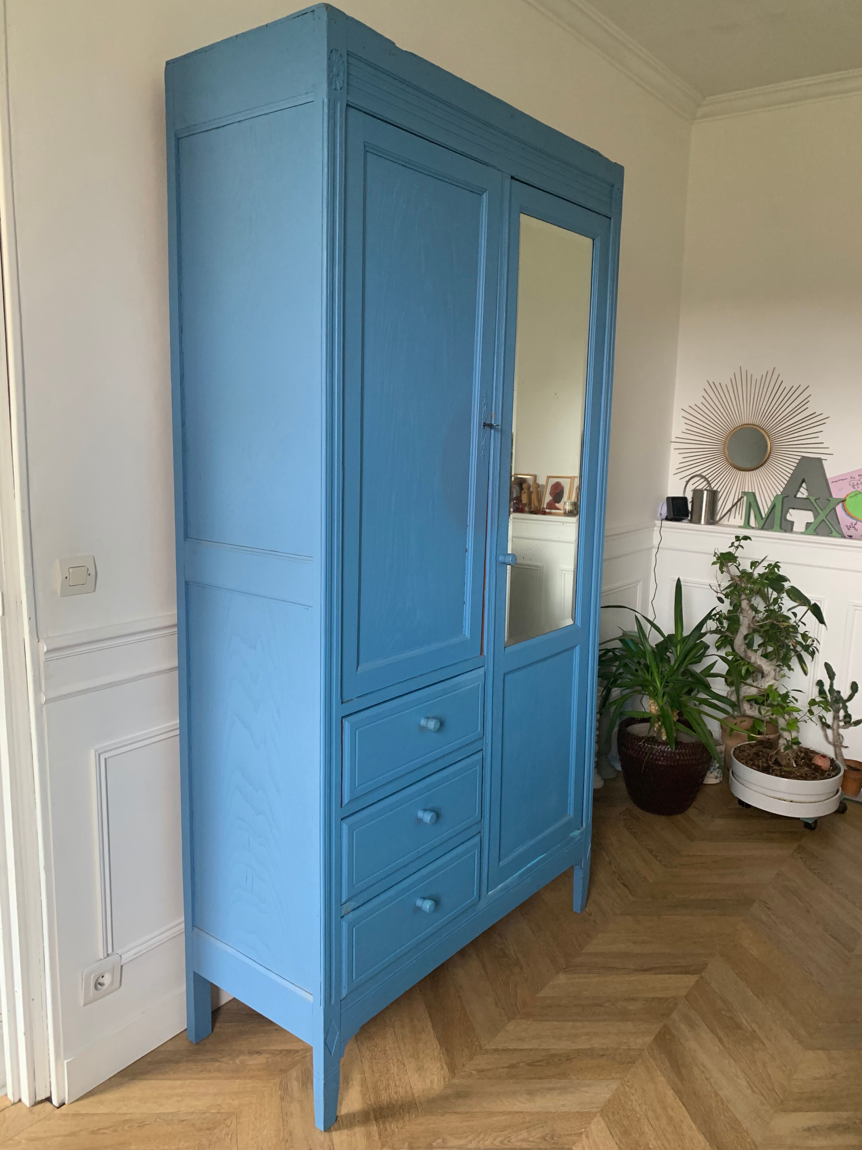 Vintage parisian cabinet