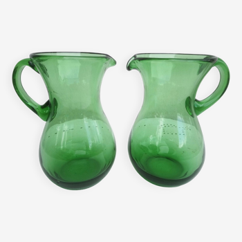 paire de pichets / carafes / cruches en verre vert vintage