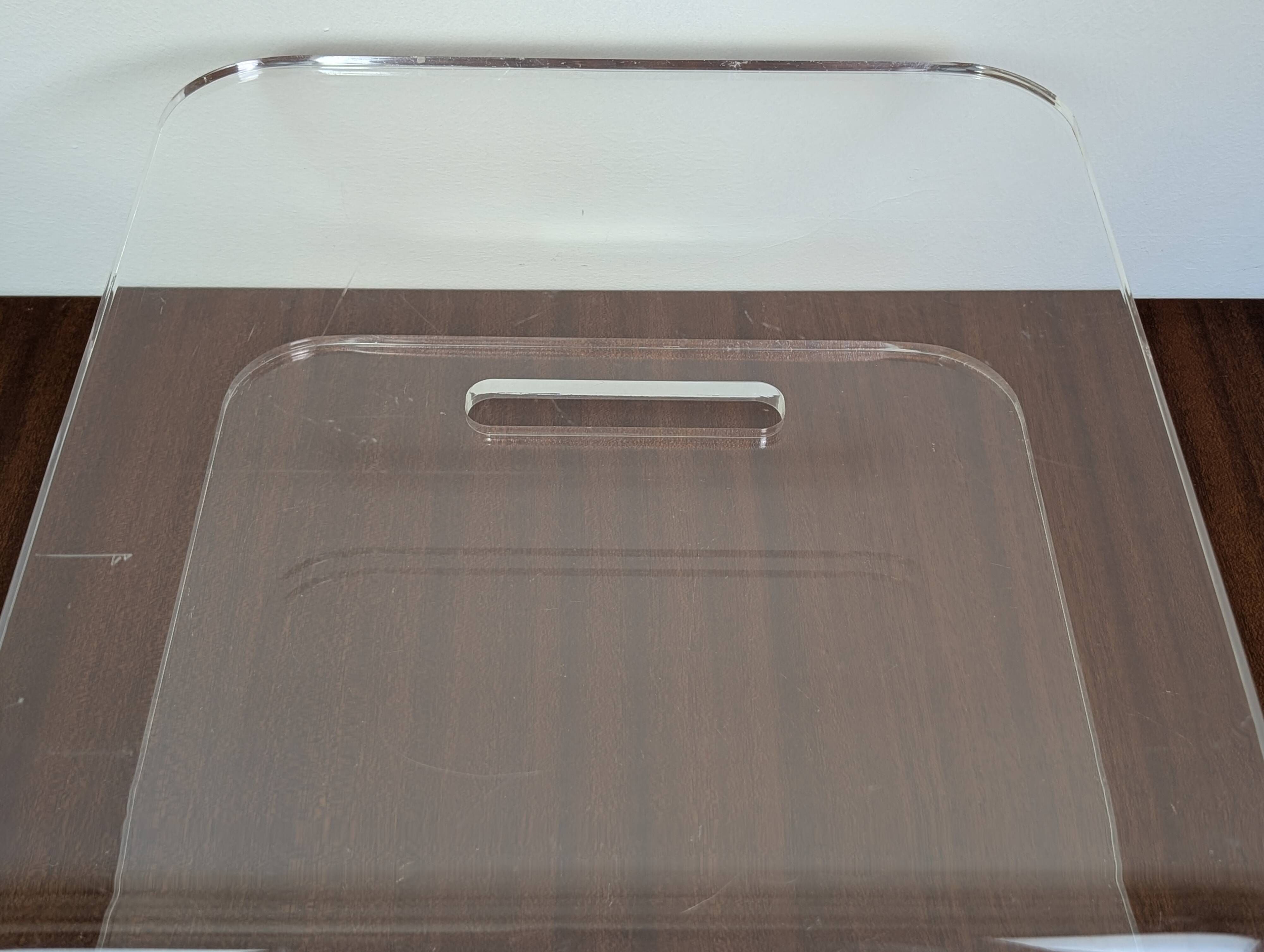 Acrylic magazine rack