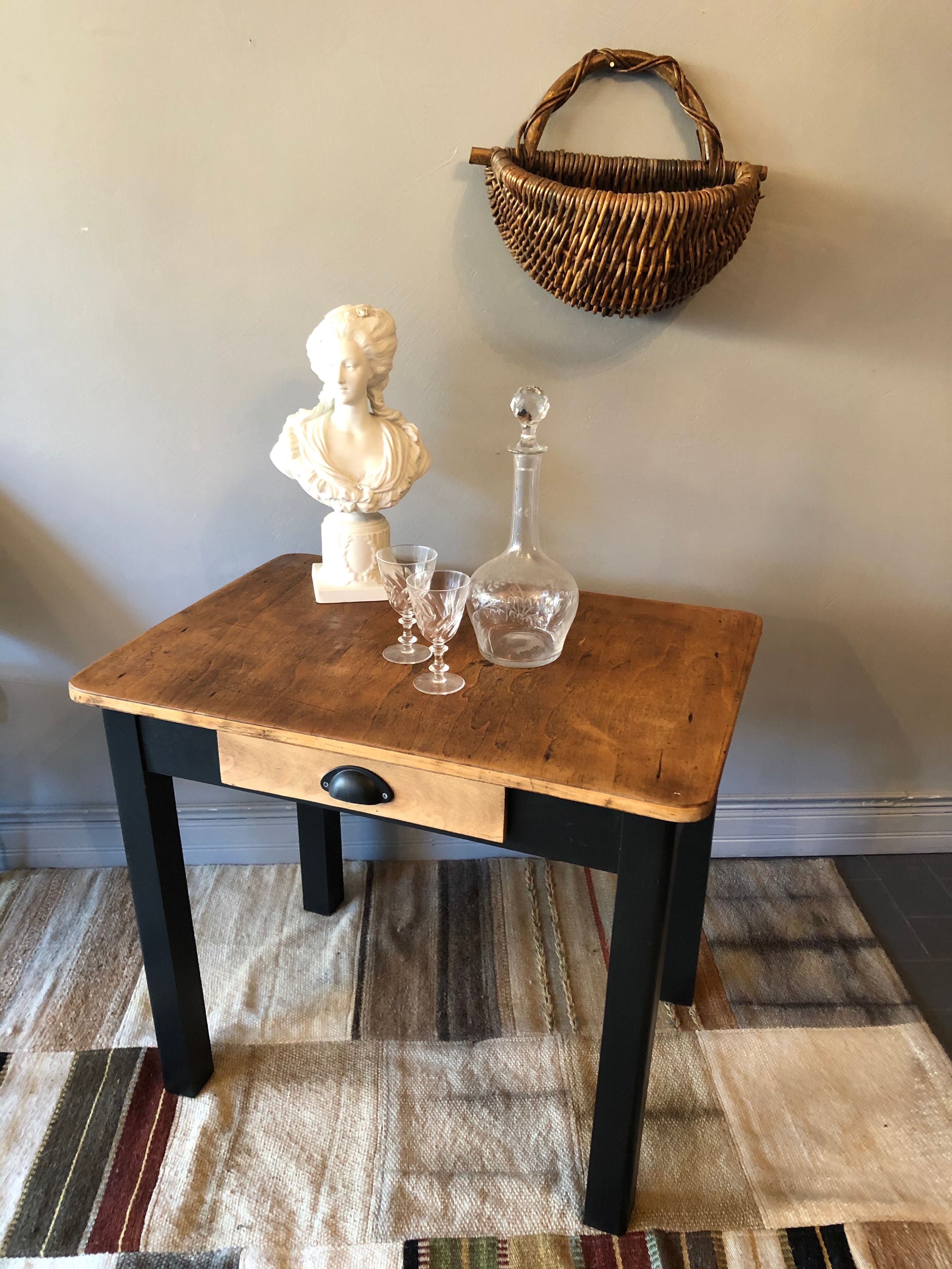 Rattan basket to hang