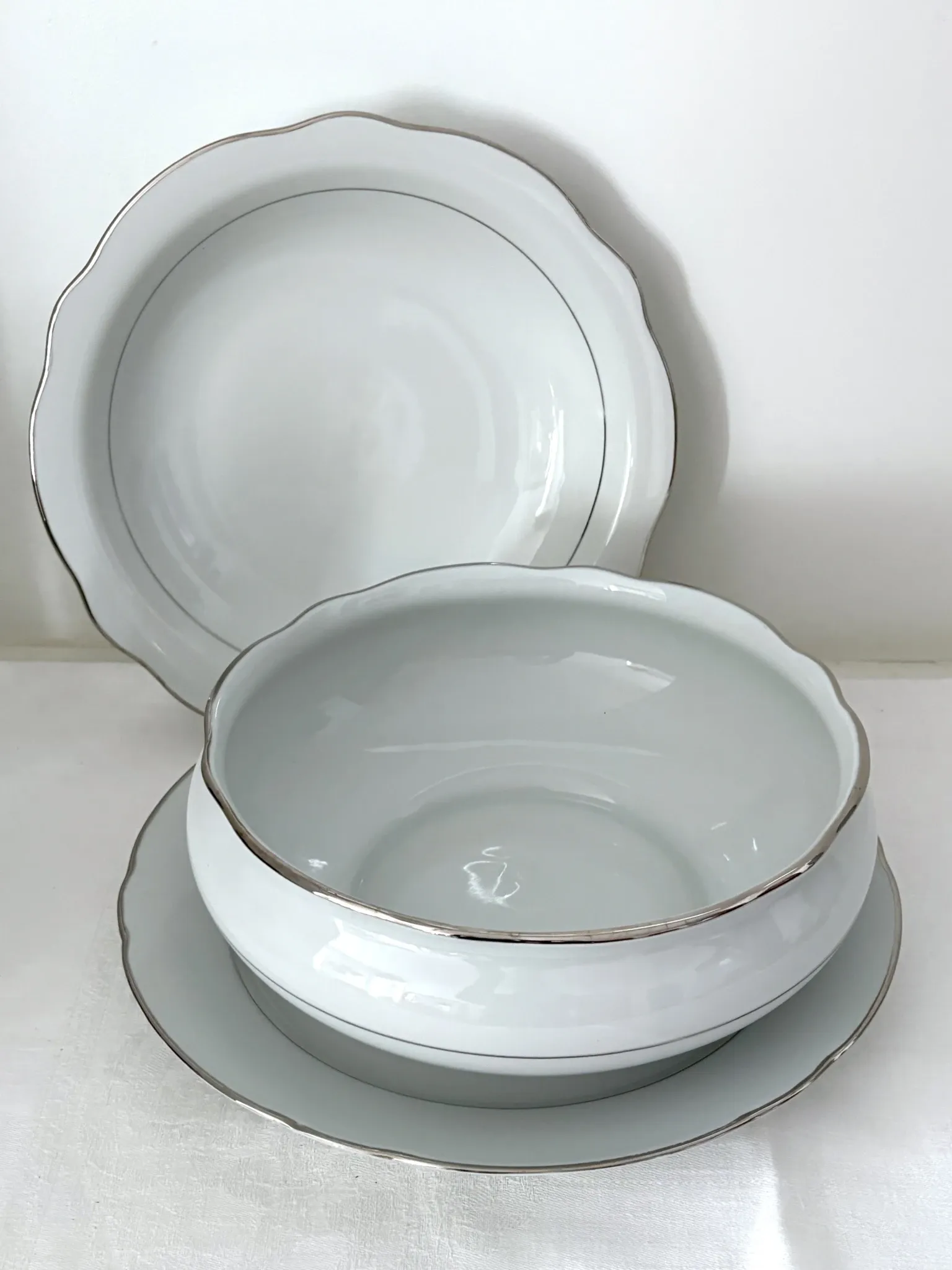 3 plats ronds porcelaine blanche