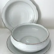 3 plats ronds porcelaine blanche