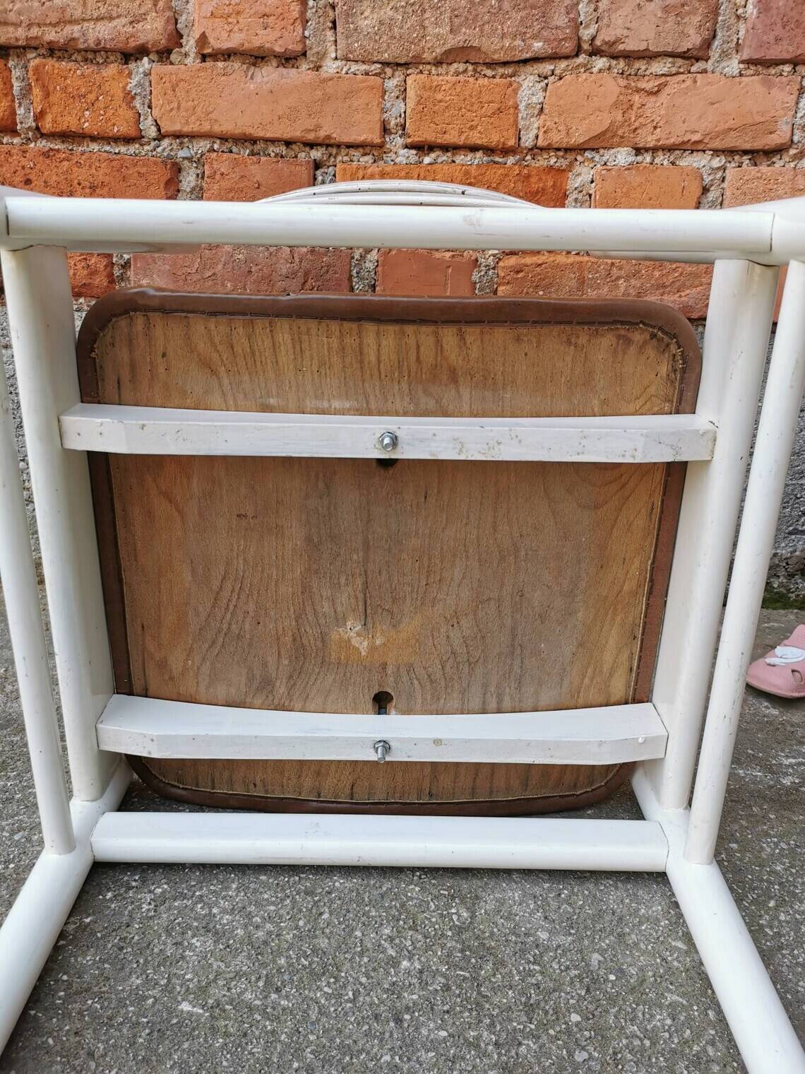 Chaise de salle à manger vintage stol kamnik : bois de hêtre blanc, assise en cuir marron