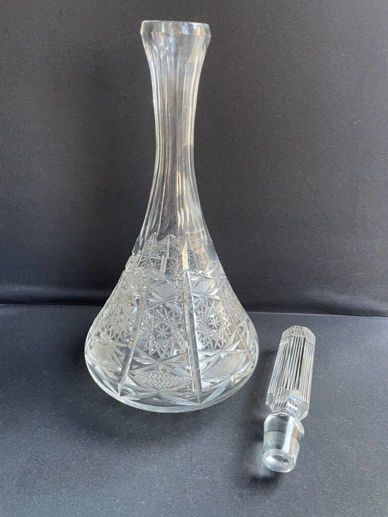Carafe en cristal soufflé et taillé
