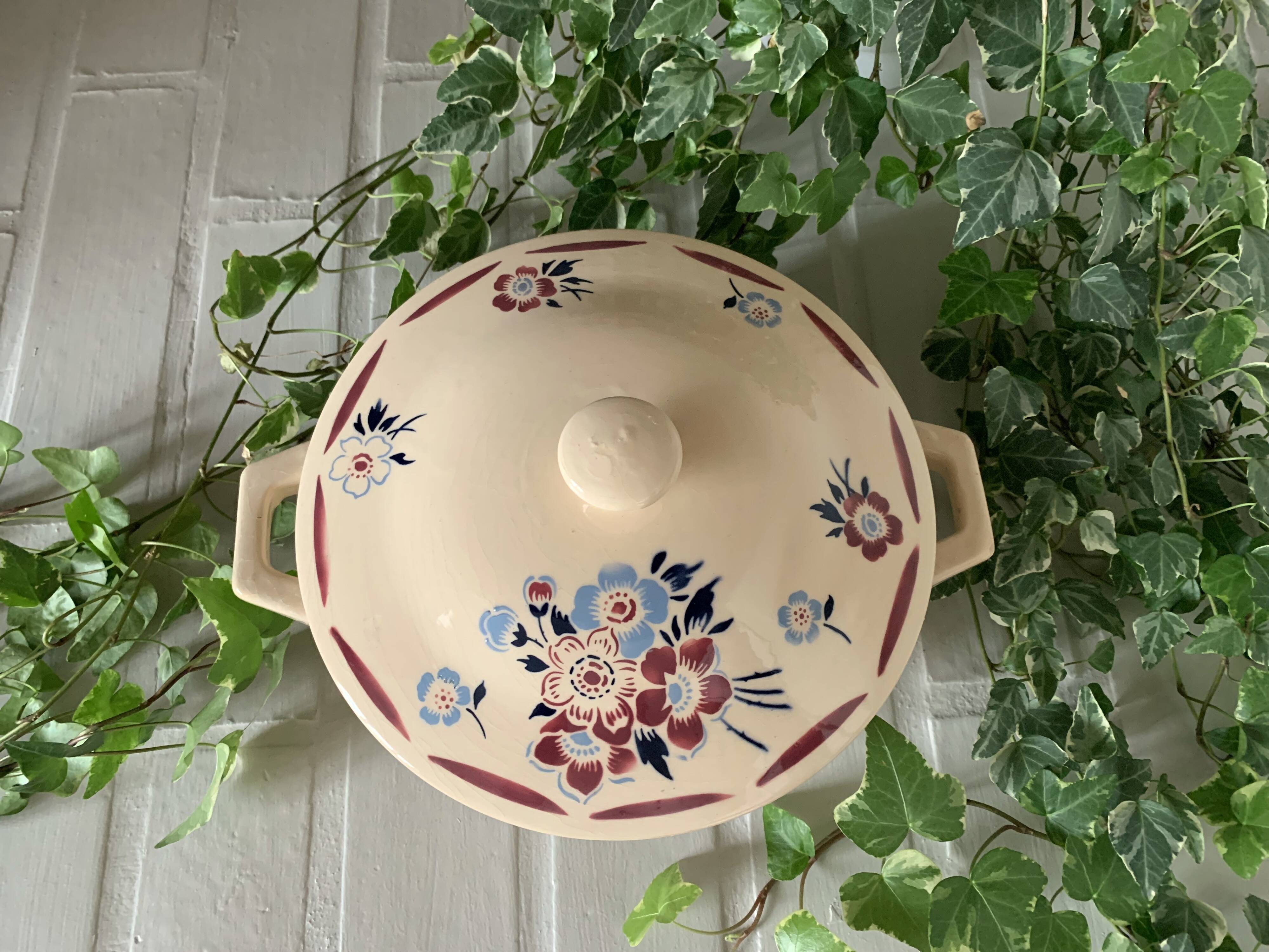Old tureen / vegetable bowl in earthenware from Lunéville K&G