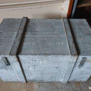 Large trunk/old chest, entirely original - address BANDOL