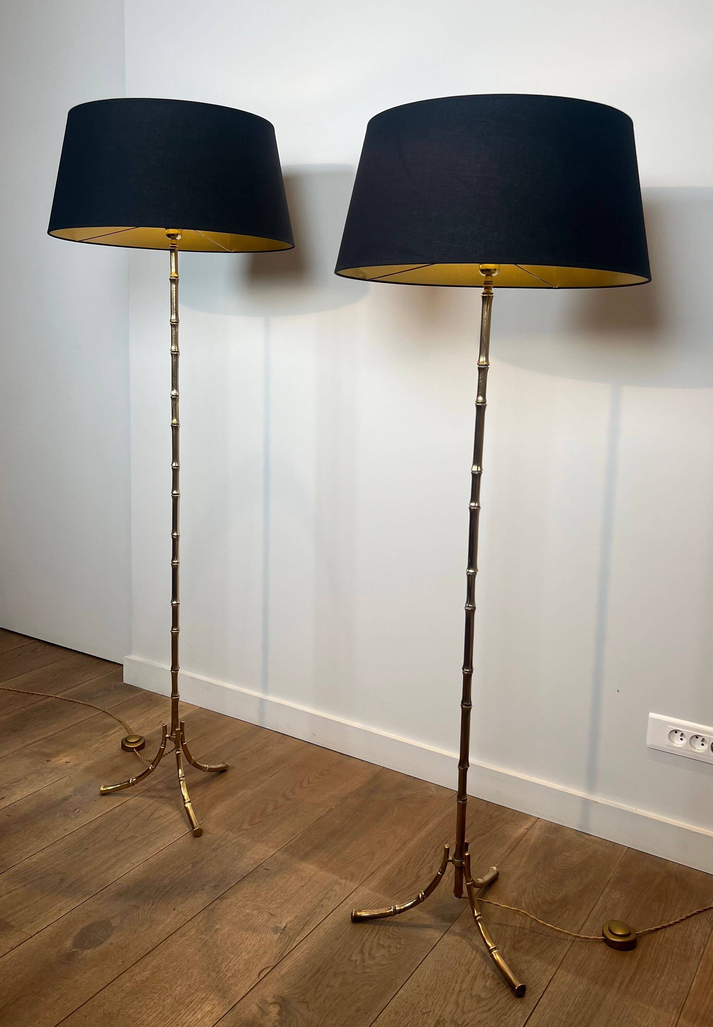 Paire de lampadaires de parquet en bronze façon faux-bambou de la Maison Baguès