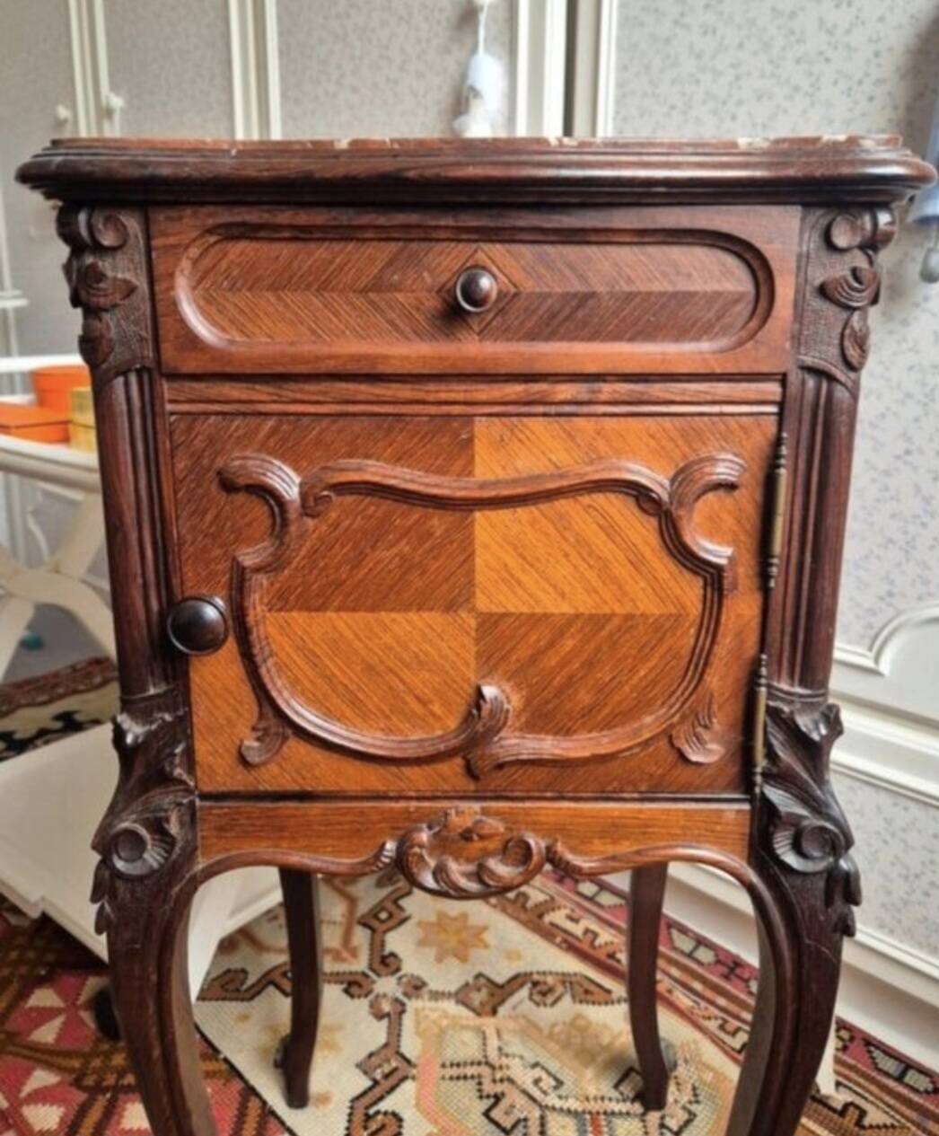 Chevet de Style Transition Marqueterie d'Art et Marbre Griotte