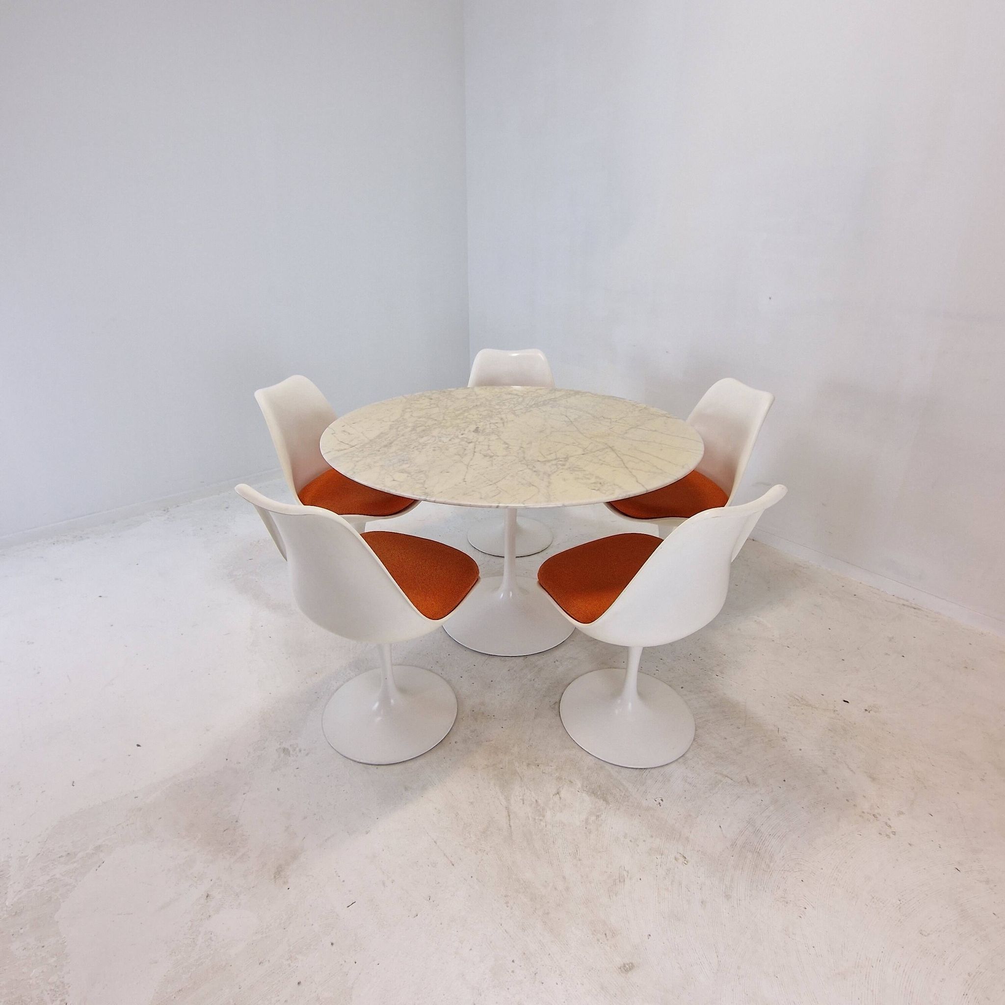 Knoll Marble Dining Table With 5 Chairs by Eero Saarinen, 1960s