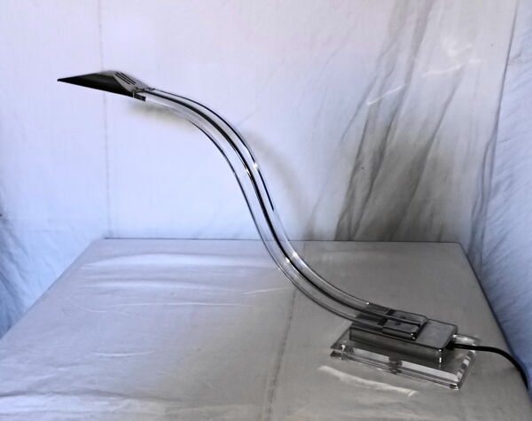 Lampe Cobra en plexiglass et metal chromée , années 80