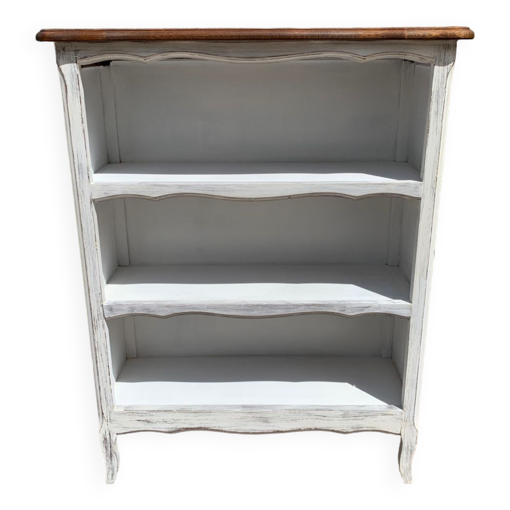 Patinated white bibus