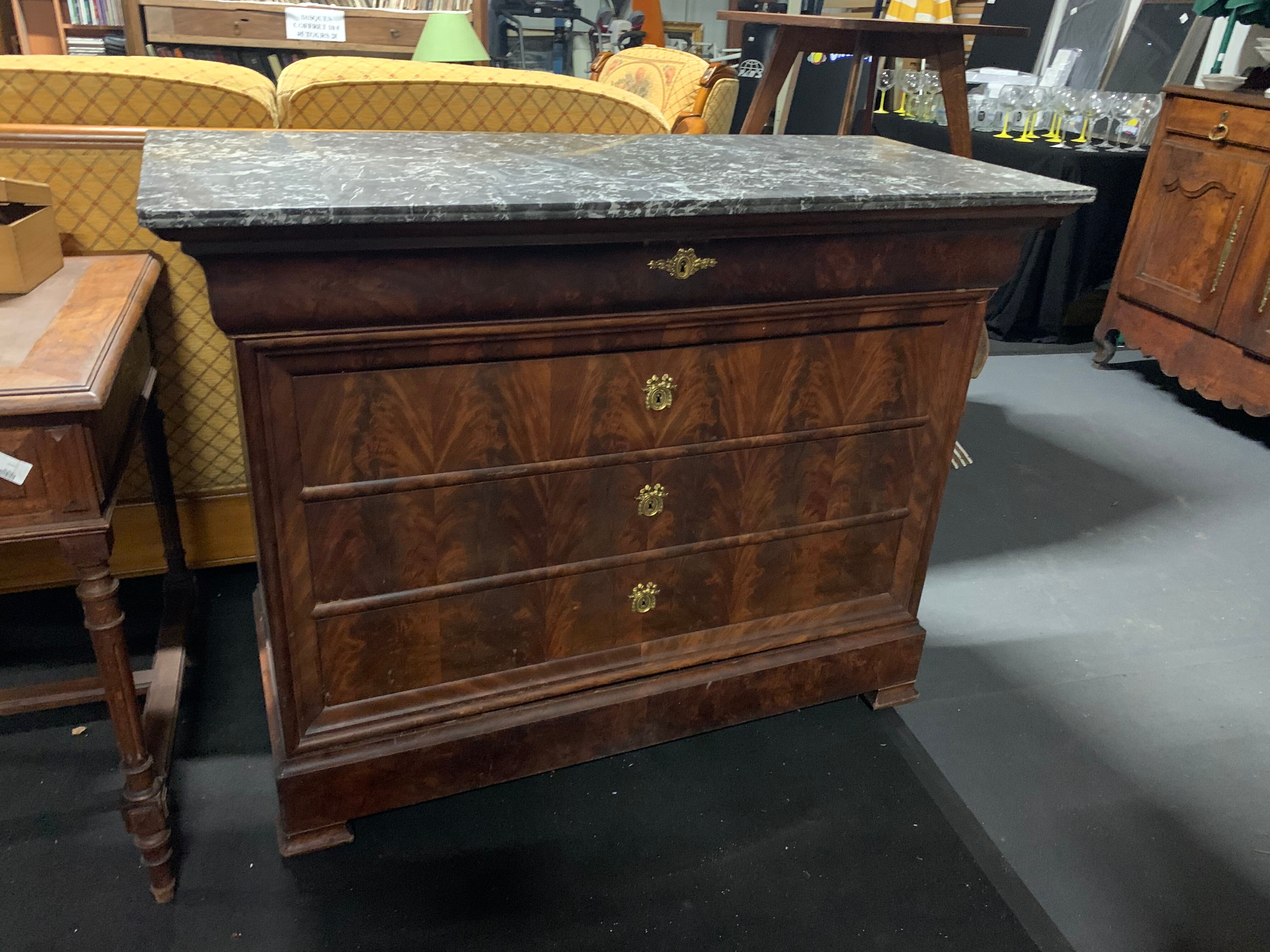 Louis Philippe dresser