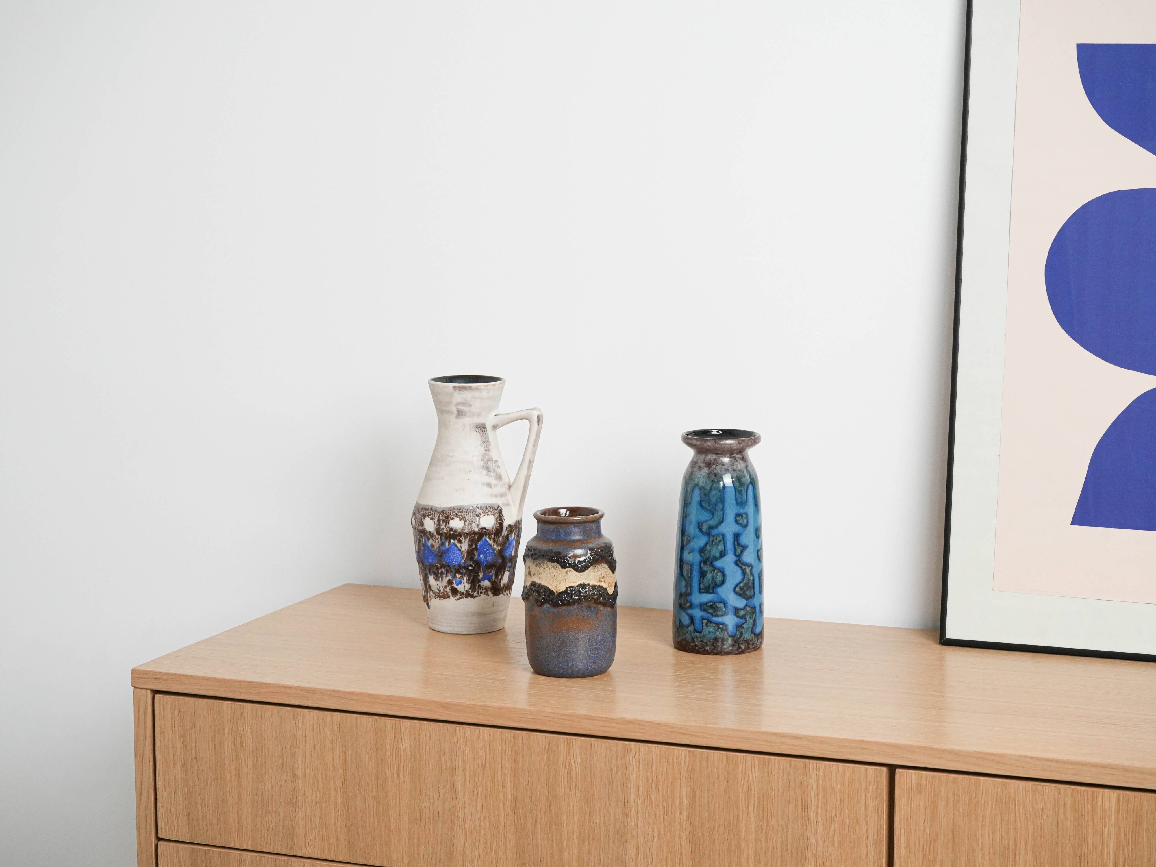 Vase en céramique avec une poignée, design allemand, années 1960, fabriqué en Allemagne de l'Ouest.