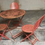 Table et chaises en tôle