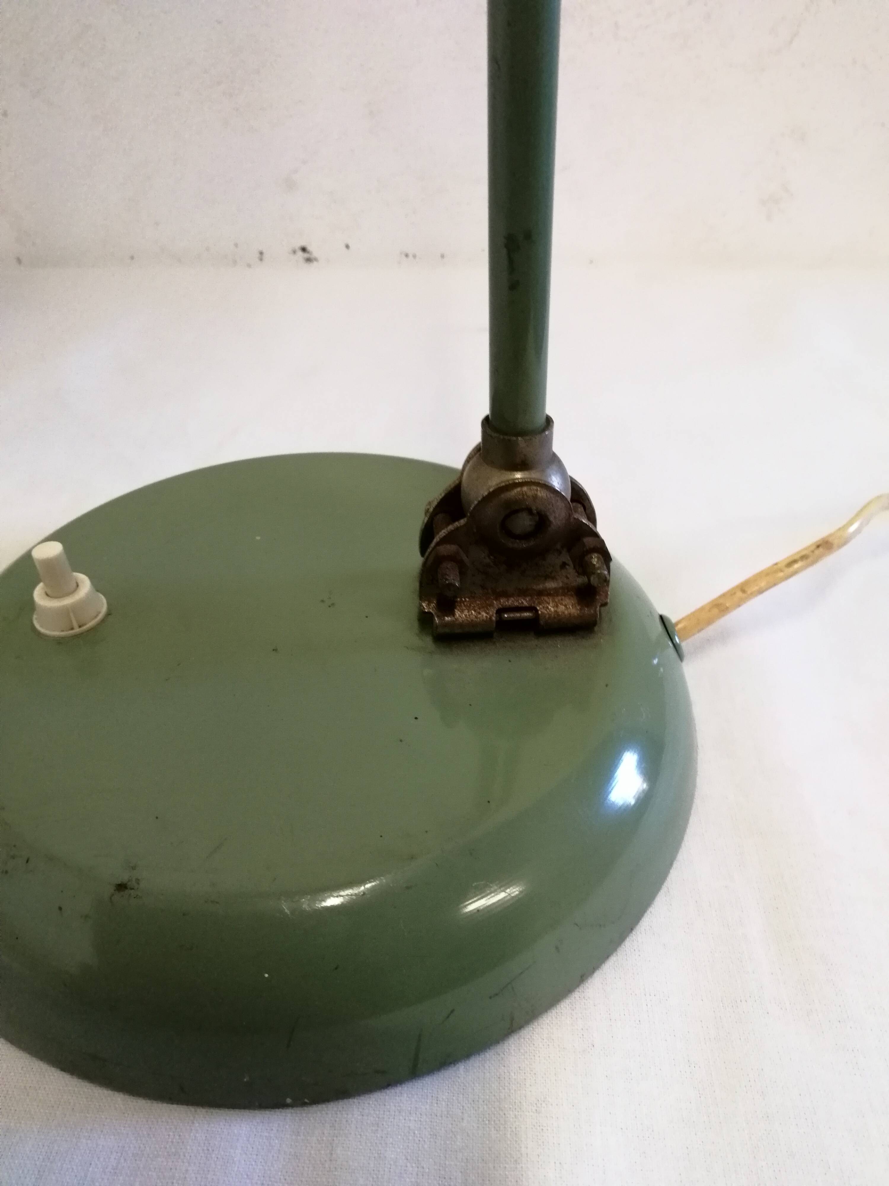 Industrial articulated desk lamp