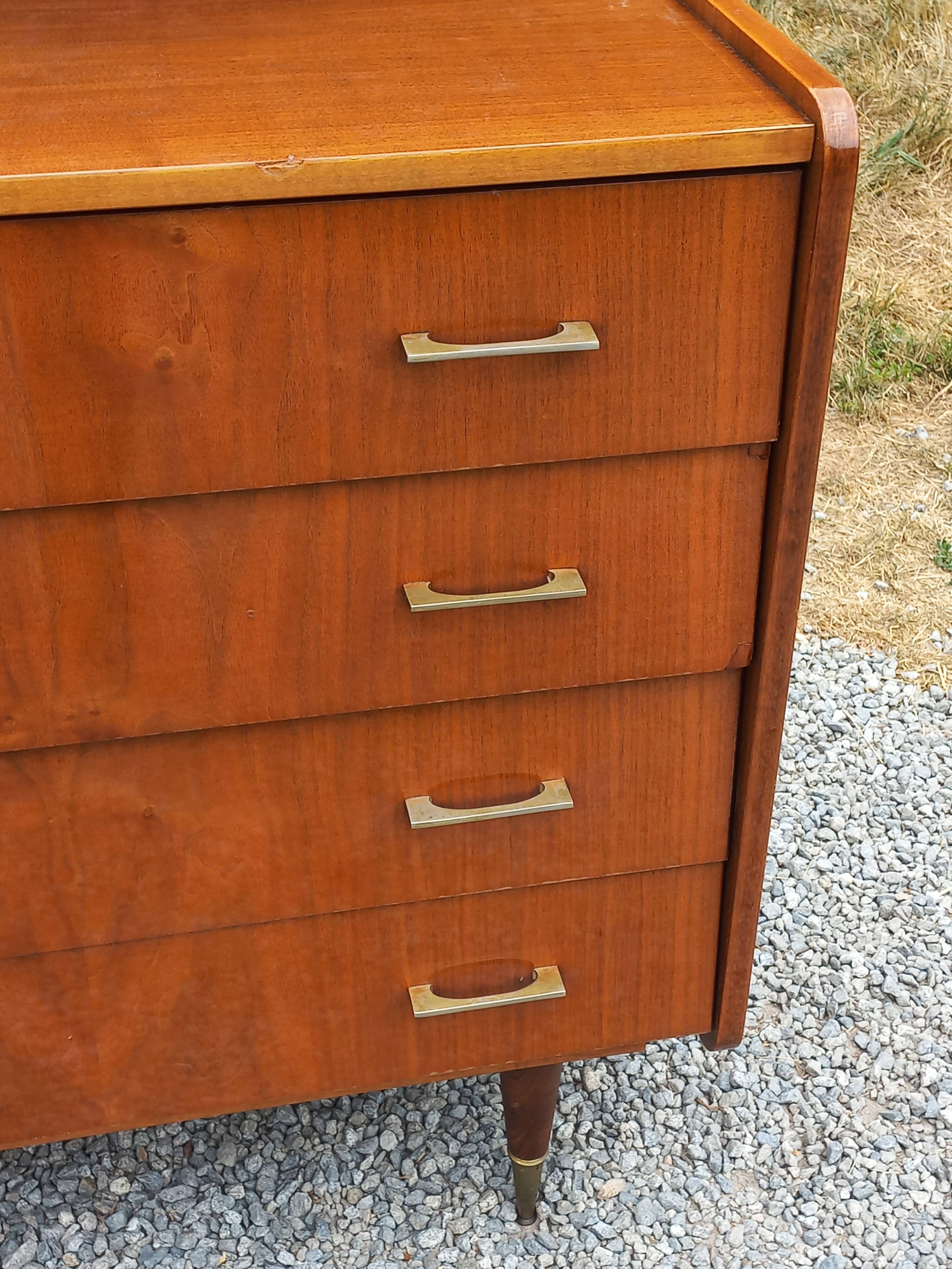 Vintage walnut varnished chest of drawers with 4 drawers from the 1960s.