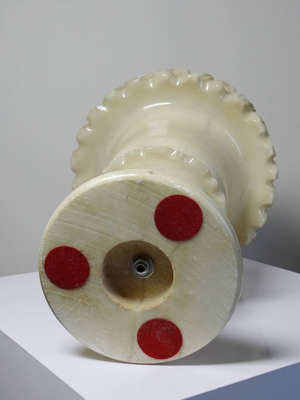 Large Medici vase in alabaster/yellowish marble, Belle Époque style