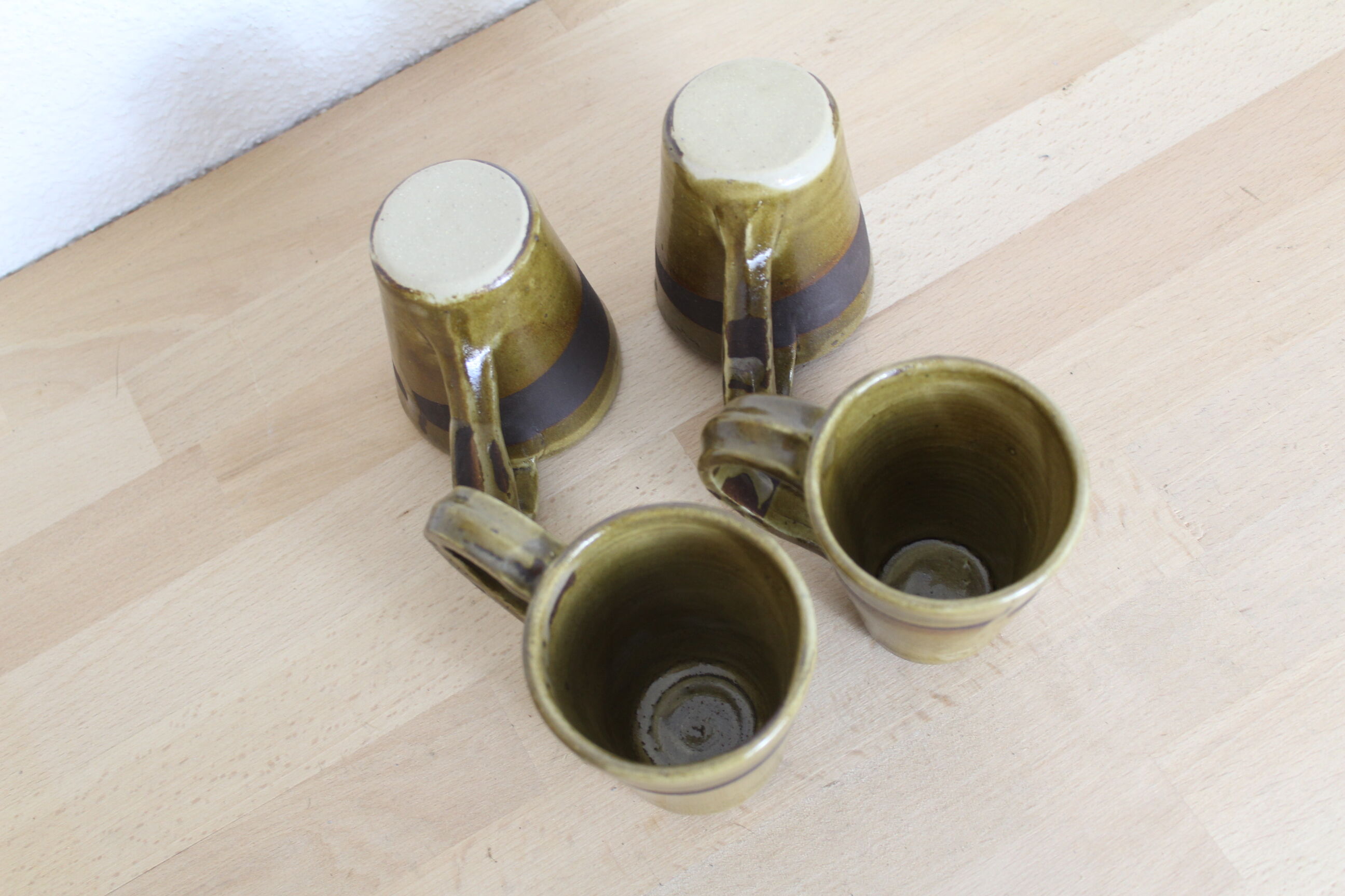 4-cup green and black ceramic set
