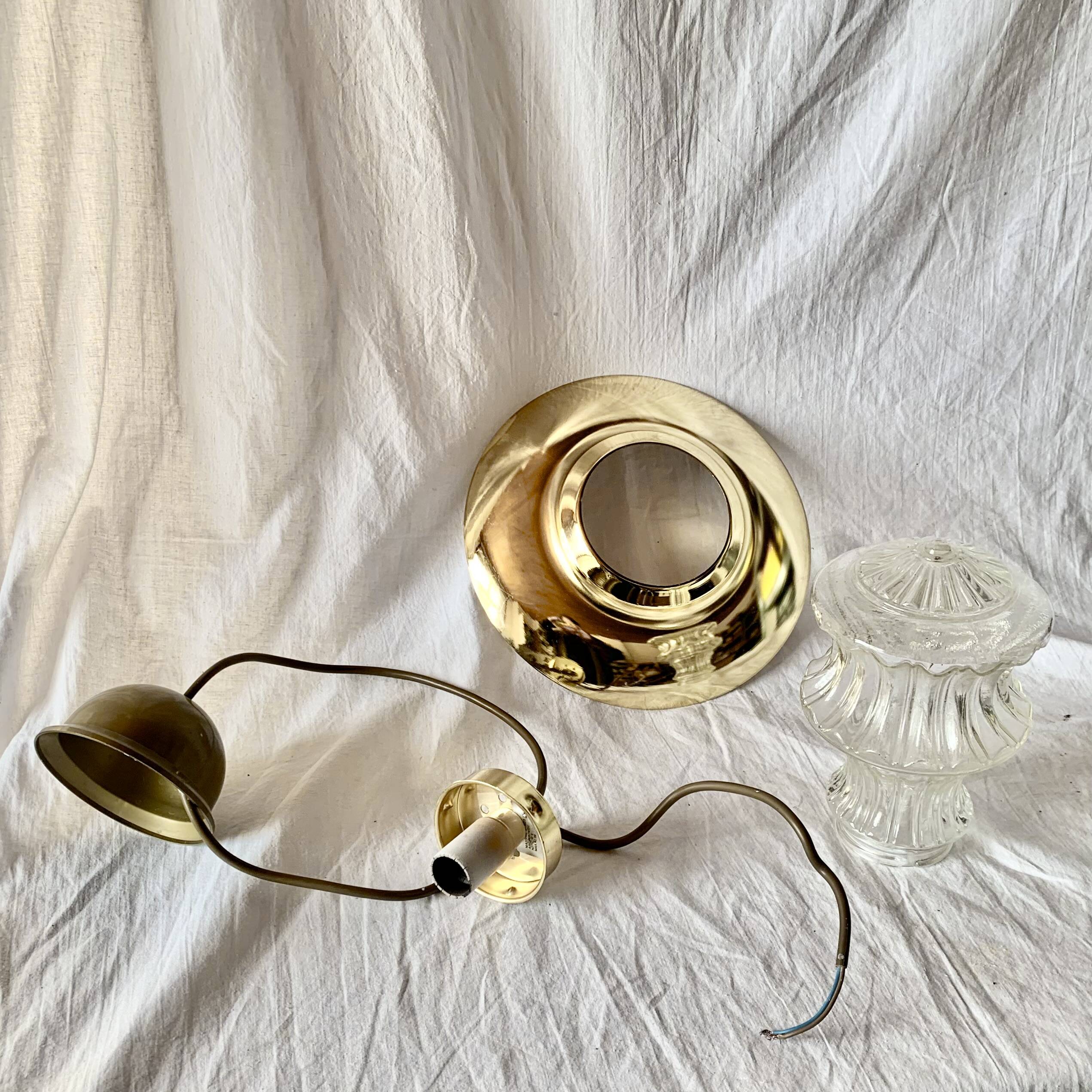 Massive vintage pendant light in gold metal and textured glass -